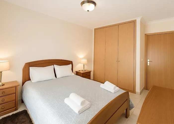 10 Min Walk To Rocha *